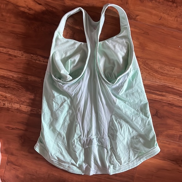 Lulu tank! Built in bra - Picture 2 of 2
